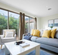Spacious Lovely Home In Point Cook - Accommodation Cairns