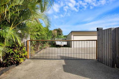 North Central Holiday Home - Accommodation Cairns 7