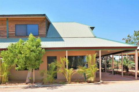 Ningaloo Breeze Villa 5 3 Bedroom Fully Self Contained Holiday Accommodation - Accommodation Cairns 0