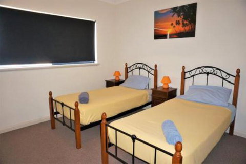 Ningaloo Breeze Villa 5 3 Bedroom Fully Self Contained Holiday Accommodation - Accommodation Cairns 7