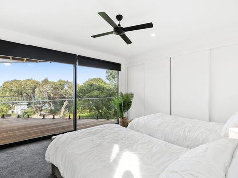 POINT BREAK NEW LISTING 2019 - Accommodation Cairns 5