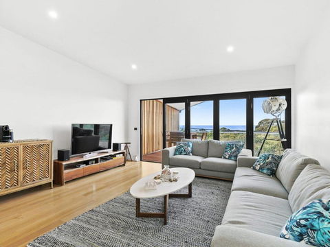POINT BREAK NEW LISTING 2019 - Accommodation Cairns 4
