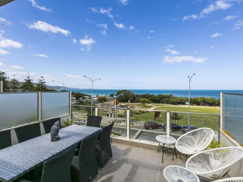 WATERFRONT THREE In The Heart Of Lorne - Accommodation Cairns 4