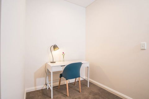 Refreshing 2bed2bath APT In Up&coming Liverpool - Accommodation Cairns 4