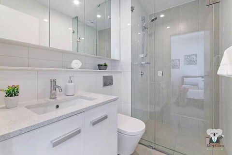 SouthWest LIVERPOOL Amazing View 2Bed APT NLP100A - Accommodation Cairns 4