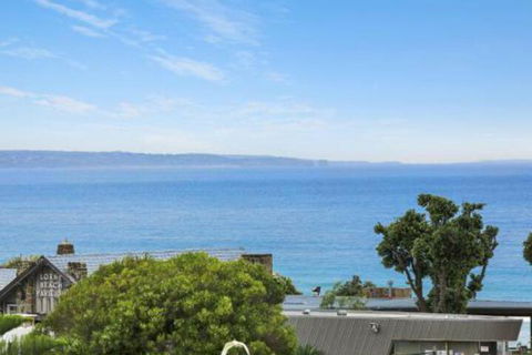 WATERFRONT TWO Position Perfect NEW LISTING 2019 - Accommodation Cairns 2