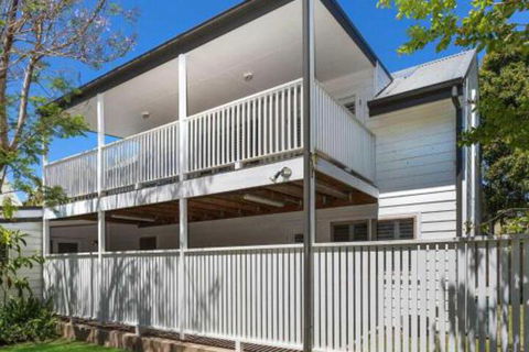 Blake Loft On Manning 500 Metres To Two Beaches - Accommodation Cairns 0