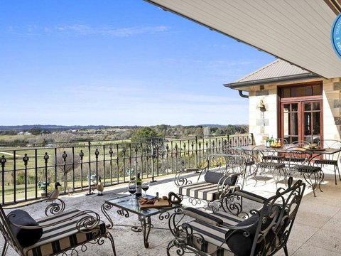 Kilburn Views As Far As The Eyes Can See - Accommodation Cairns 5