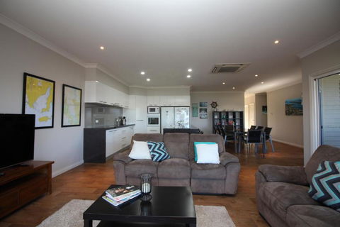 Waterfront On Osprey - Accommodation Cairns 6