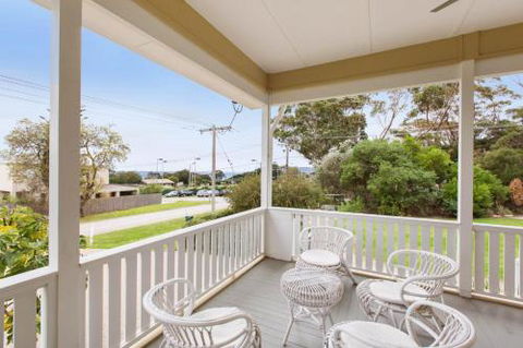BEACHSIDE GETAWAY DROMANA - Accommodation Cairns 1