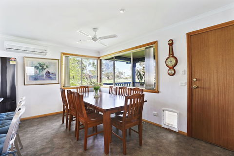 Yarragon 4 Bedroom House In Gippsland - Accommodation Cairns 6