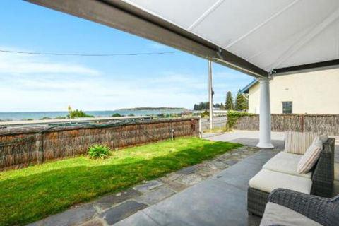 Beachfront Buena Vista PetFriendly - Accommodation Cairns 0