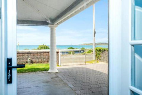 Beachfront Buena Vista PetFriendly - Accommodation Cairns 7