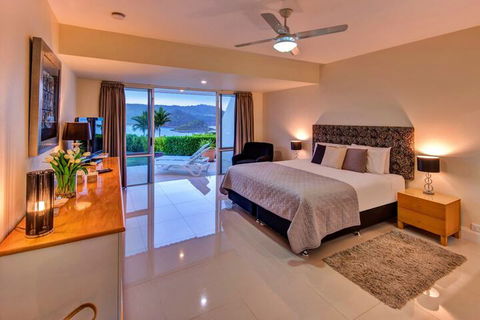 Bella Vista East 3 Luxury Ocean Views Large Flat Grassed Area + Buggy - Accommodation Cairns 6