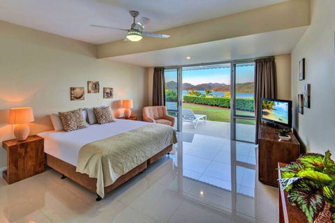 Bella Vista East 3 Luxury Ocean Views Large Flat Grassed Area + Buggy - Accommodation Cairns 5