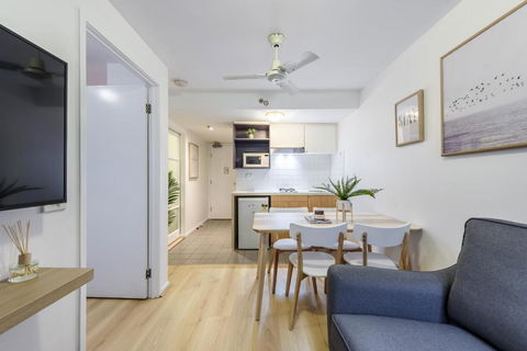 WOW Apartment On Flinders - Accommodation Cairns 5