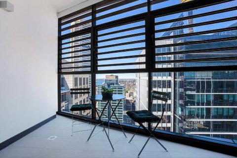 CITY HIGH Hosted By: LAbode Accommodation - Accommodation Cairns 6