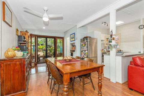 BEACH RETREAT - Accommodation Cairns 3