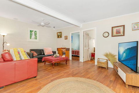 BEACH RETREAT - Accommodation Cairns 2
