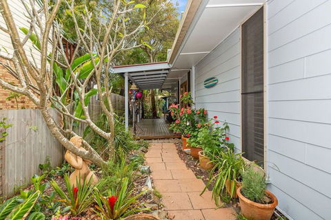 BEACH RETREAT - Accommodation Cairns 1