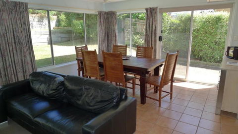 BEACHPOINT COTTAGE - Accommodation Cairns 3