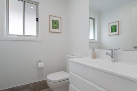 Birubi Breezes 2 / 7 Fitzroy St. Large Duplex With Air Conditioning WIFI & Only 5 Minute Walk To The Beach - Accommodation Cairns 6
