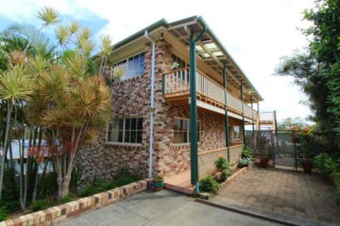 Amzaz 15 Korogora Street - Accommodation Cairns 2