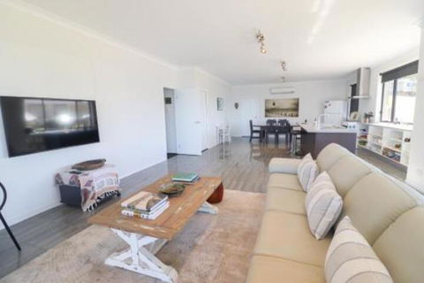 Elysium Lakehouse - Accommodation Cairns 7