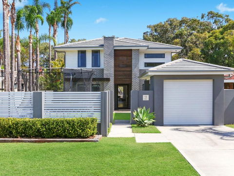 Lakeside Luxury 13 Lake Street - Accommodation Cairns 6