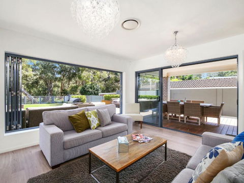 Lakeside Luxury 13 Lake Street - Accommodation Cairns 2