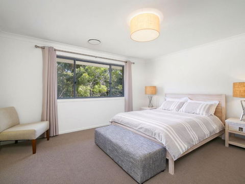 Lakeside Luxury 13 Lake Street - Accommodation Cairns 5