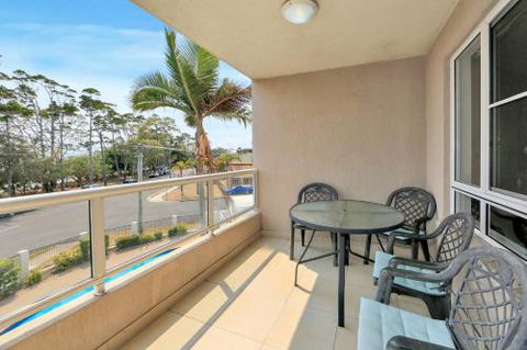 Bikinis & Martinis At Points North - Accommodation Cairns 2