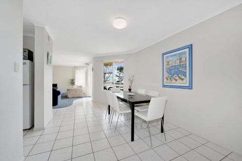 Bikinis & Martinis At Points North - Accommodation Cairns 0