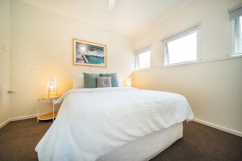 Beachy Keen On Moseley Wifi Netflix Pool Spa - Accommodation Cairns 0