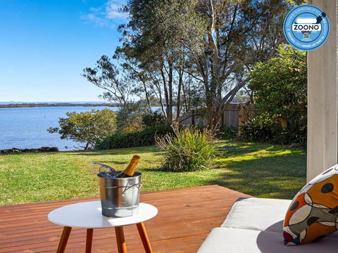 Braeside Waterfront Fireplace - Accommodation Cairns 2