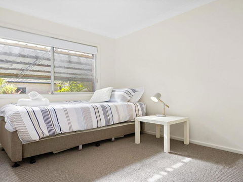 Braeside Waterfront Fireplace - Accommodation Cairns 1