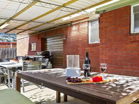 Braeside Waterfront Fireplace - Accommodation Cairns 4