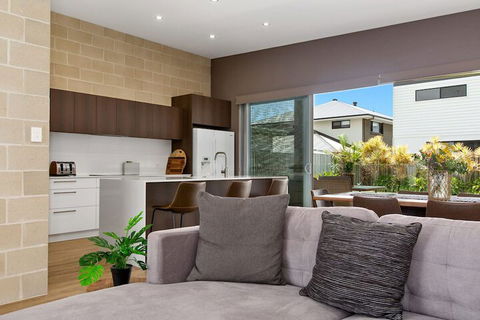 BEACHSIDE HAVEN - Accommodation Cairns 7