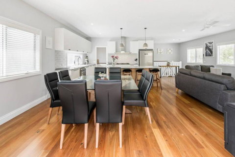 HALE KUPA Rye Beach House Spa Table Tennis - Accommodation Cairns 4