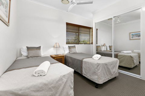 Beautiful North Facing River Views At Noosaville Unit 4 Riverside 235 Gympie Tce - Accommodation Cairns 1