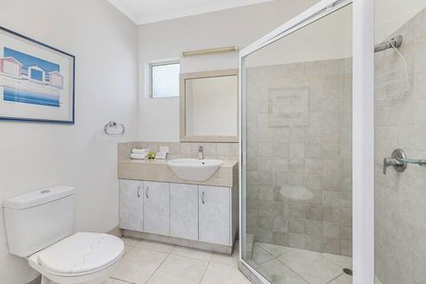 Beautiful North Facing River Views At Noosaville Unit 4 Riverside 235 Gympie Tce - Accommodation Cairns 5
