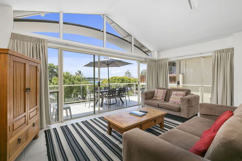 Beautiful North Facing River Views At Noosaville Unit 4 Riverside 235 Gympie Tce - Accommodation Cairns 3