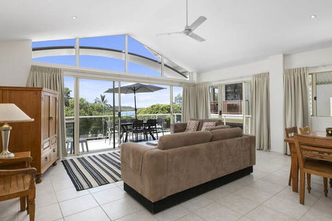 Beautiful North Facing River Views At Noosaville Unit 4 Riverside 235 Gympie Tce - Accommodation Cairns 6