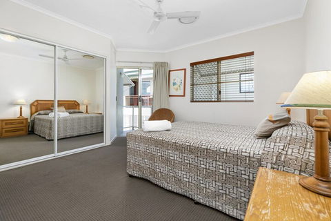 Beautiful North Facing River Views At Noosaville Unit 4 Riverside 235 Gympie Tce - Accommodation Cairns 4
