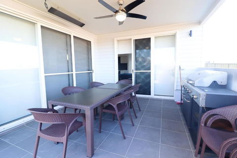 Surfers Paradise At Catherine Hill Bay - Accommodation Cairns 4
