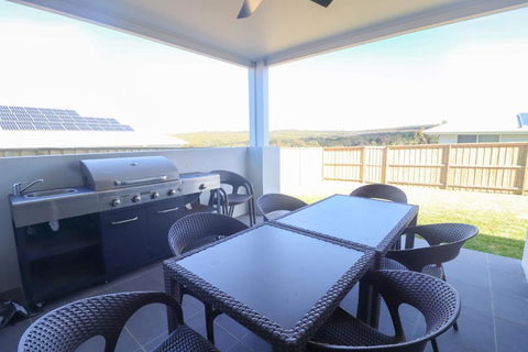 Surfers Paradise At Catherine Hill Bay - Accommodation Cairns 5