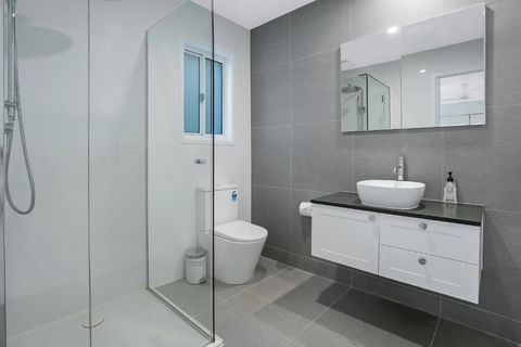 Walk To Hastings Street Noosa Sound - Accommodation Cairns 1