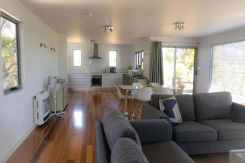 BAY Of FIRES BEACH SHACK Ocean Views From A Modern Beachhouse - Accommodation Cairns 2
