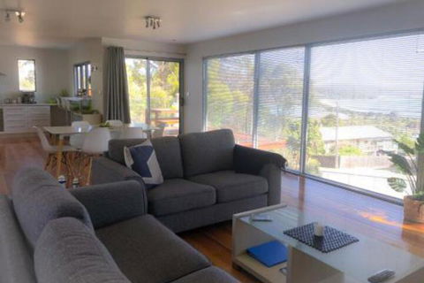 BAY Of FIRES BEACH SHACK Ocean Views From A Modern Beachhouse - Accommodation Cairns 3
