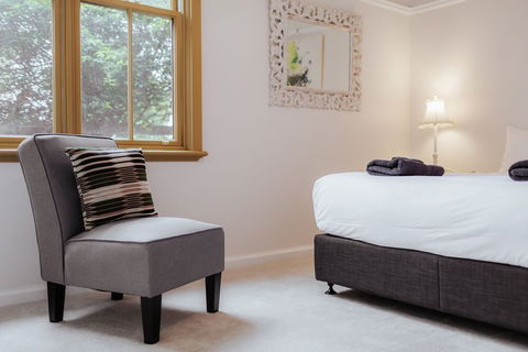 Magnificent Cotillion By Your Innkeeper - Accommodation Cairns 5